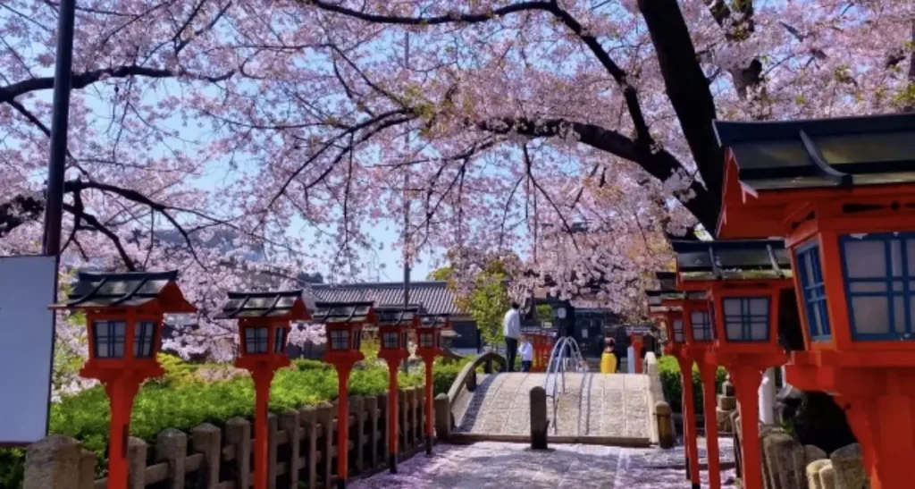 六孫王神社