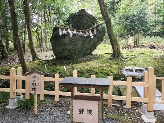 出雲大神宮の中のパワースポット磐座